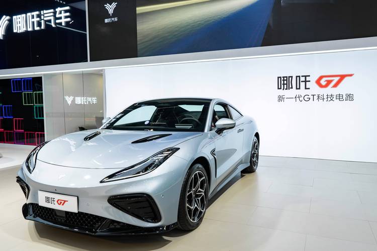 东莞229哪吒汽车在智能汽车领域的表现，领途汽车在新能源汽车市场中的影响力